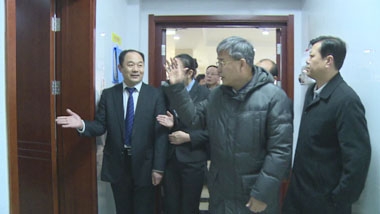 郭樹(shù)清省長(zhǎng)向餐廳員工打招呼