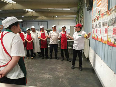 海爾模具餐廳員工學(xué)習(xí)安全月海報 海爾模具餐廳員工學(xué)習(xí)安全月海報