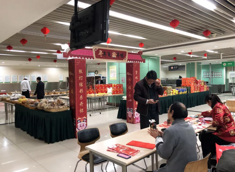 書(shū)法大師現(xiàn)場(chǎng)寫(xiě)對(duì)聯(lián)