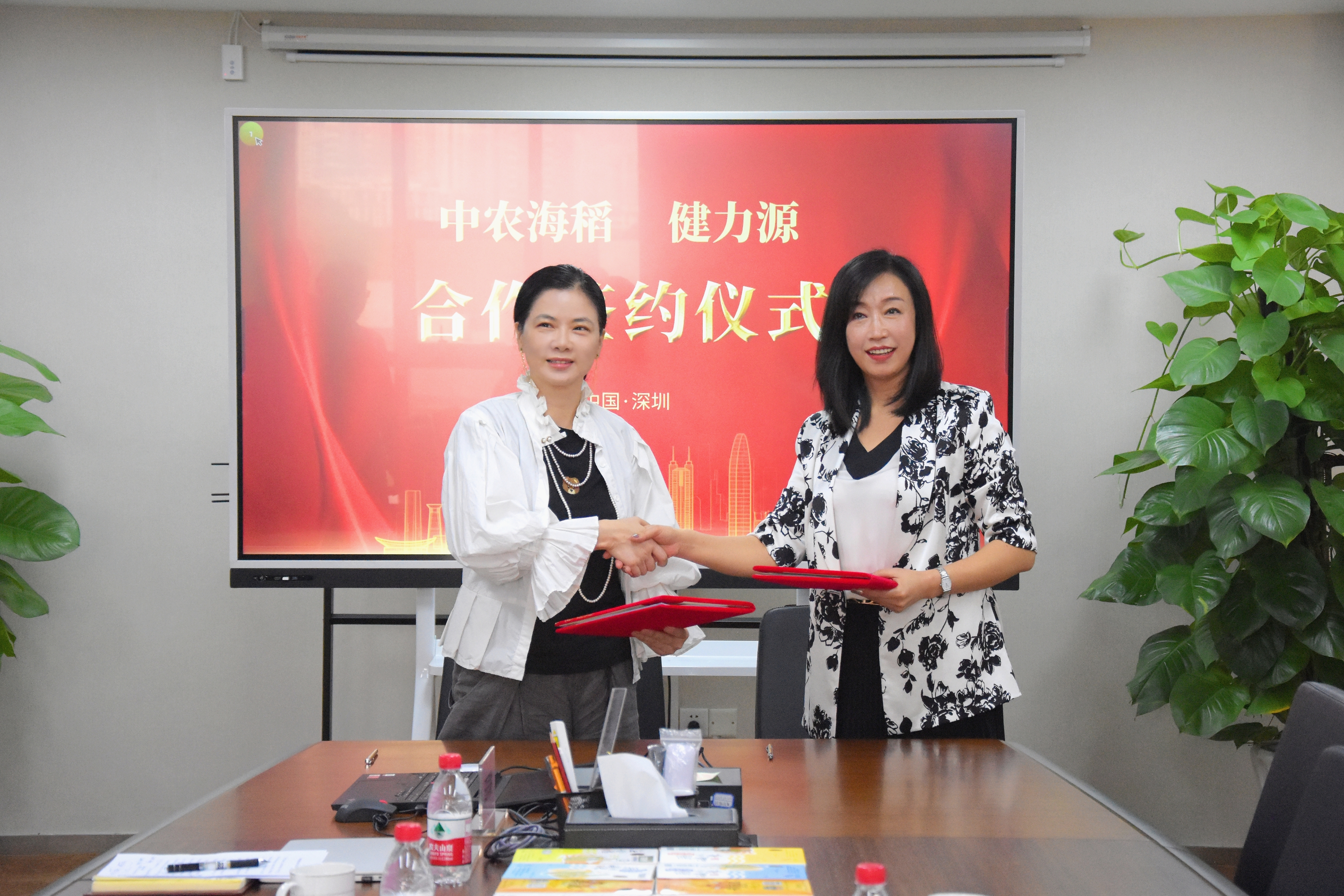 健力源與中農(nóng)海稻強(qiáng)強(qiáng)聯(lián)手，啟動(dòng)團(tuán)餐健康升級行動(dòng)