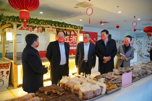 臘月二十六 薦世新董事長(zhǎng)一行前往餐廳走訪慰問